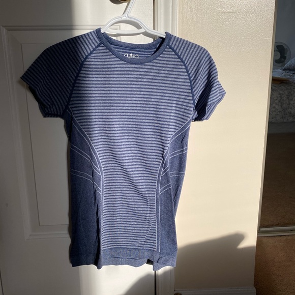 rykö Tops - Blue Striped Seamless Workout Shirt